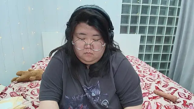 Nadine_asian live sex cam