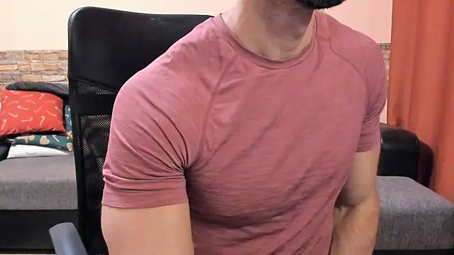 HotHunkTrainer live sex cam