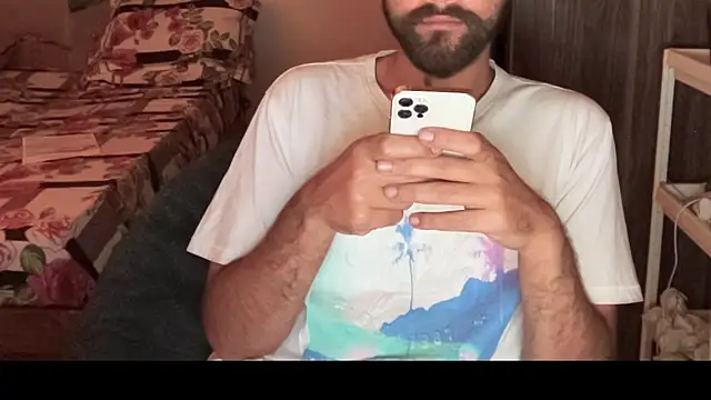 MakeMeAwareAah's cam snapshot