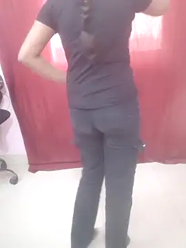 pari_rani7's cam snapshot