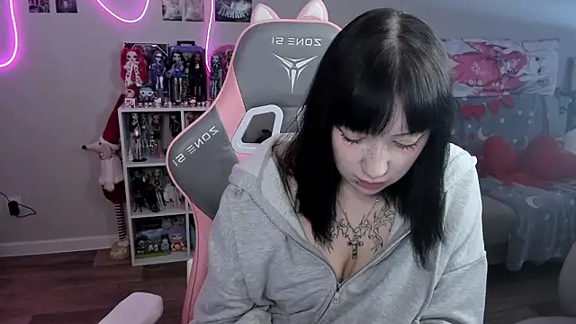 MollysLand's cam snapshot