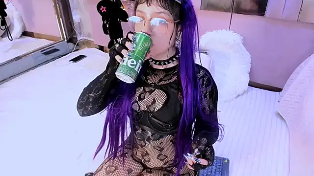 BizzyNoar live sex cam