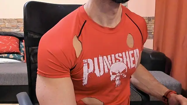 HotHunkTrainer live sex cam