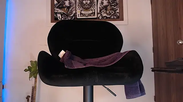 mistressbigcock777 live sex cam