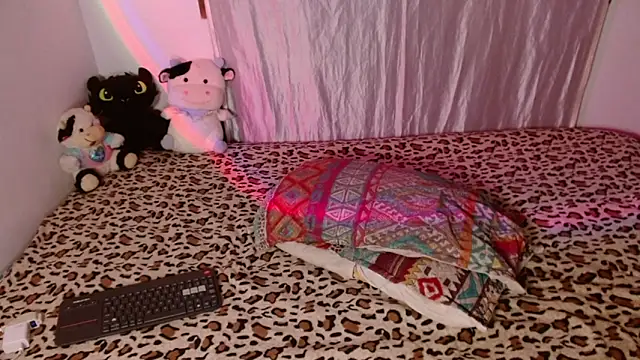 chloe_roxy's cam snapshot