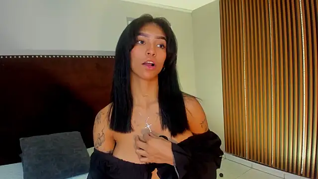 LauraAristizabal live sex cam