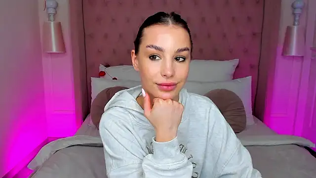 SaintLora live sex cam