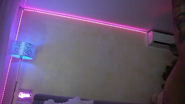 LaylaCruzRose live sex cam