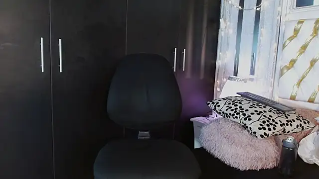 ian_smith_'s cam snapshot