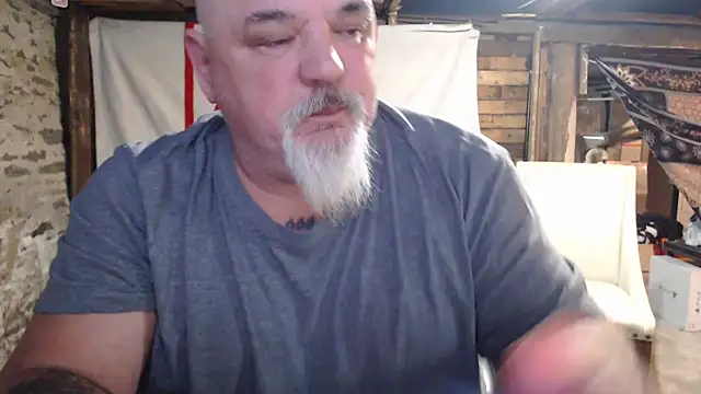 Newfiesausage1972's cam snapshot