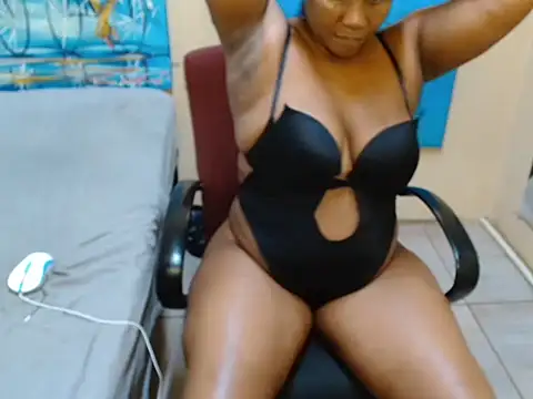 AfricanHoneyRosexxx's cam snapshot