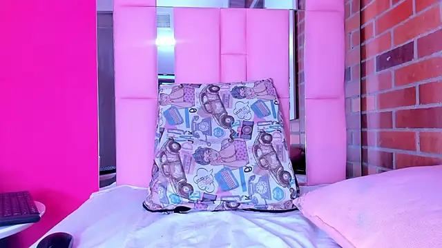 Baby_doll_XOXO live sex cam