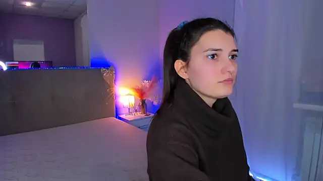 Laura_Leee's cam snapshot