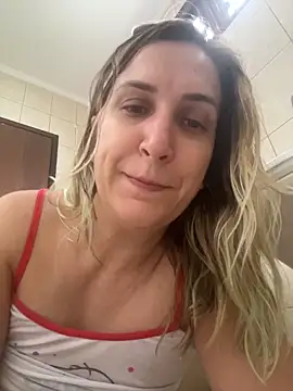 Bia_sexynovaes live sex cam