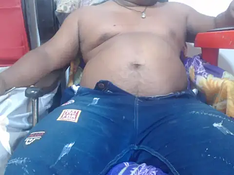 PONSE_LATINO live sex cam