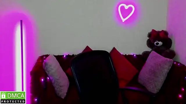 BlondMikey22 live sex cam