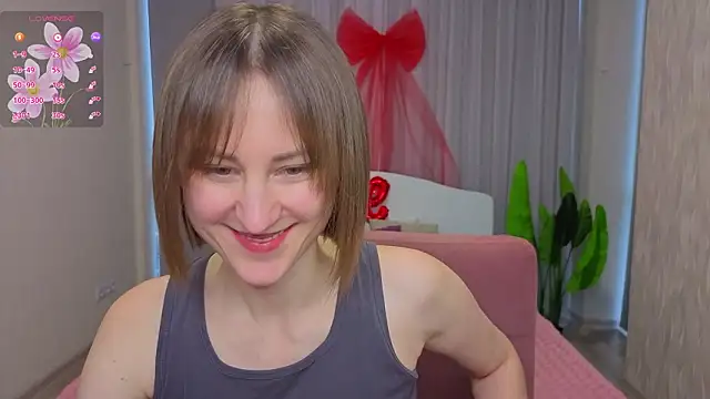 LuluChiiii live sex cam