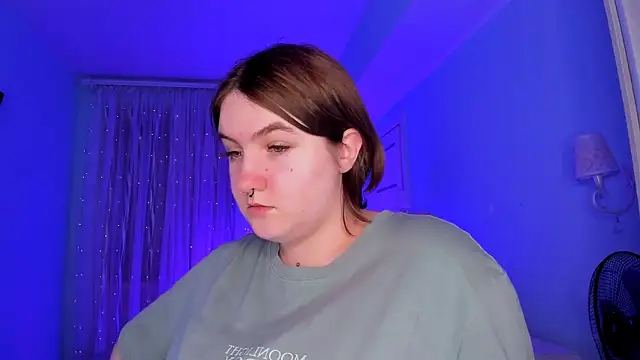 lovelyy_julia live sex cam