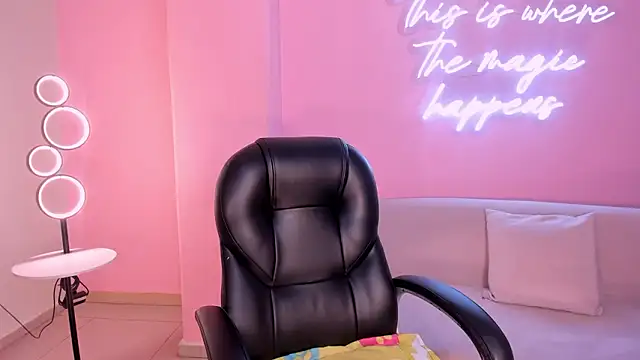 SavannahStorm live sex cam