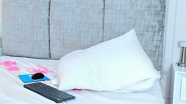 PenelopeSaenz_'s cam snapshot