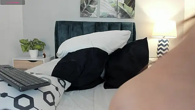 AgathaBloom_'s cam snapshot