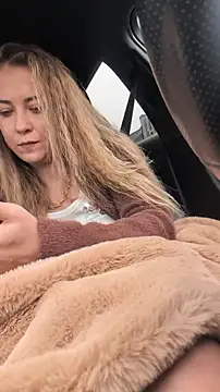 Risky_julia2330's cam snapshot