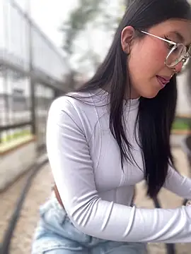 StrawberryPink_'s cam snapshot