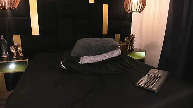 Lucio__Fox live sex cam