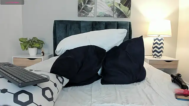 AgathaBloom_'s cam snapshot