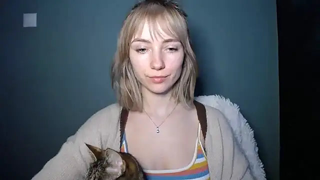 LuciaYoung's cam snapshot