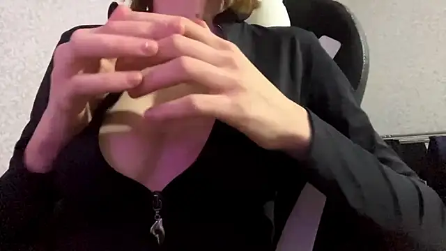 Sweety_Burger's cam snapshot