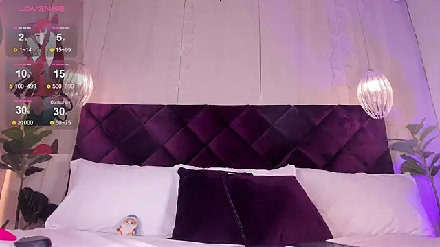 KittyLyne_'s cam snapshot