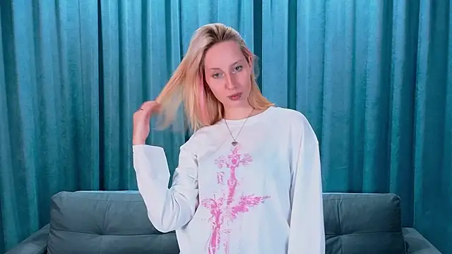 EmilyReyess's cam snapshot