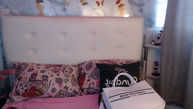 Nicolelewllss's cam snapshot