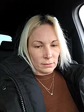 Sunny-Sin live sex cam