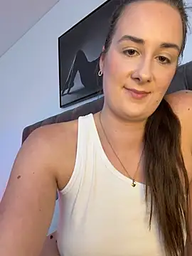 EllaMae live sex cam