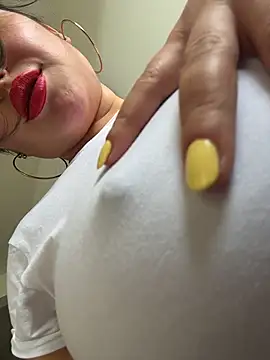 sukhakunis1 live sex cam