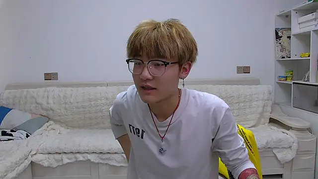 KK-cuteboy live sex cam