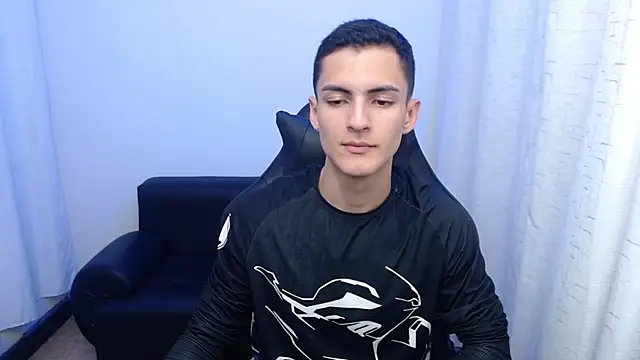 Matiius18 live sex cam