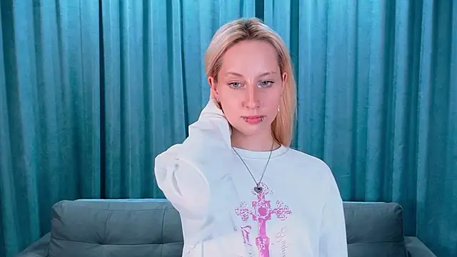 EmilyReyess's cam snapshot