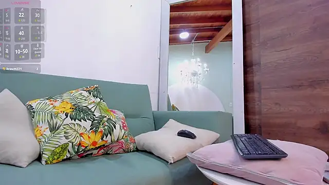 Violett_Rosse_'s cam snapshot