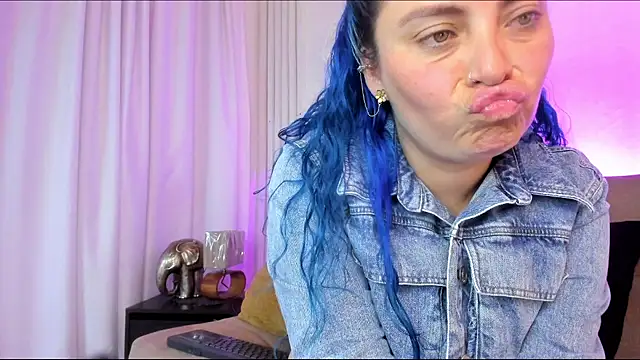 Blue_Foxxx's cam snapshot