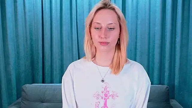 EmilyReyess's cam snapshot