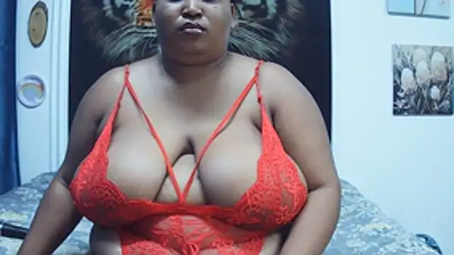 MassiveBoobsxxxx's cam snapshot