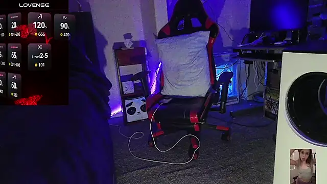 Blondiewithanass live sex cam