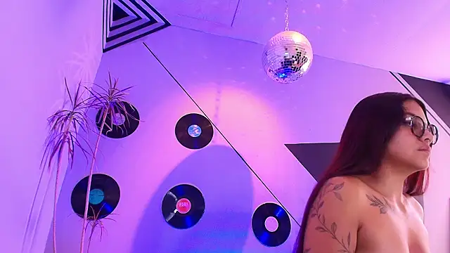 Lilith_and_Khloe live sex cam