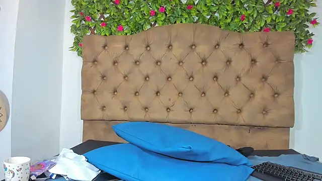 EmmySweett2's cam snapshot