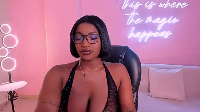 SavannahStorm live sex cam