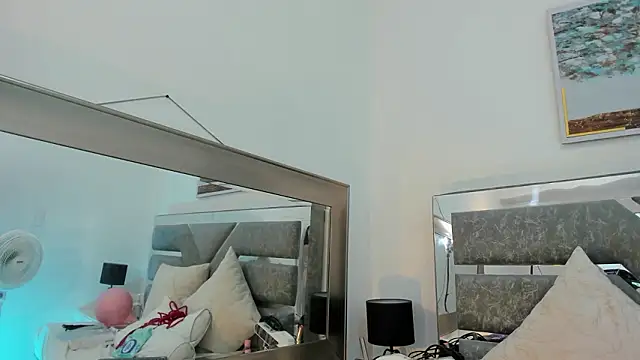 Katey_Curvy01_'s cam snapshot