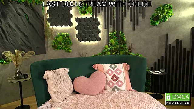 ella_knockers_xl's cam snapshot